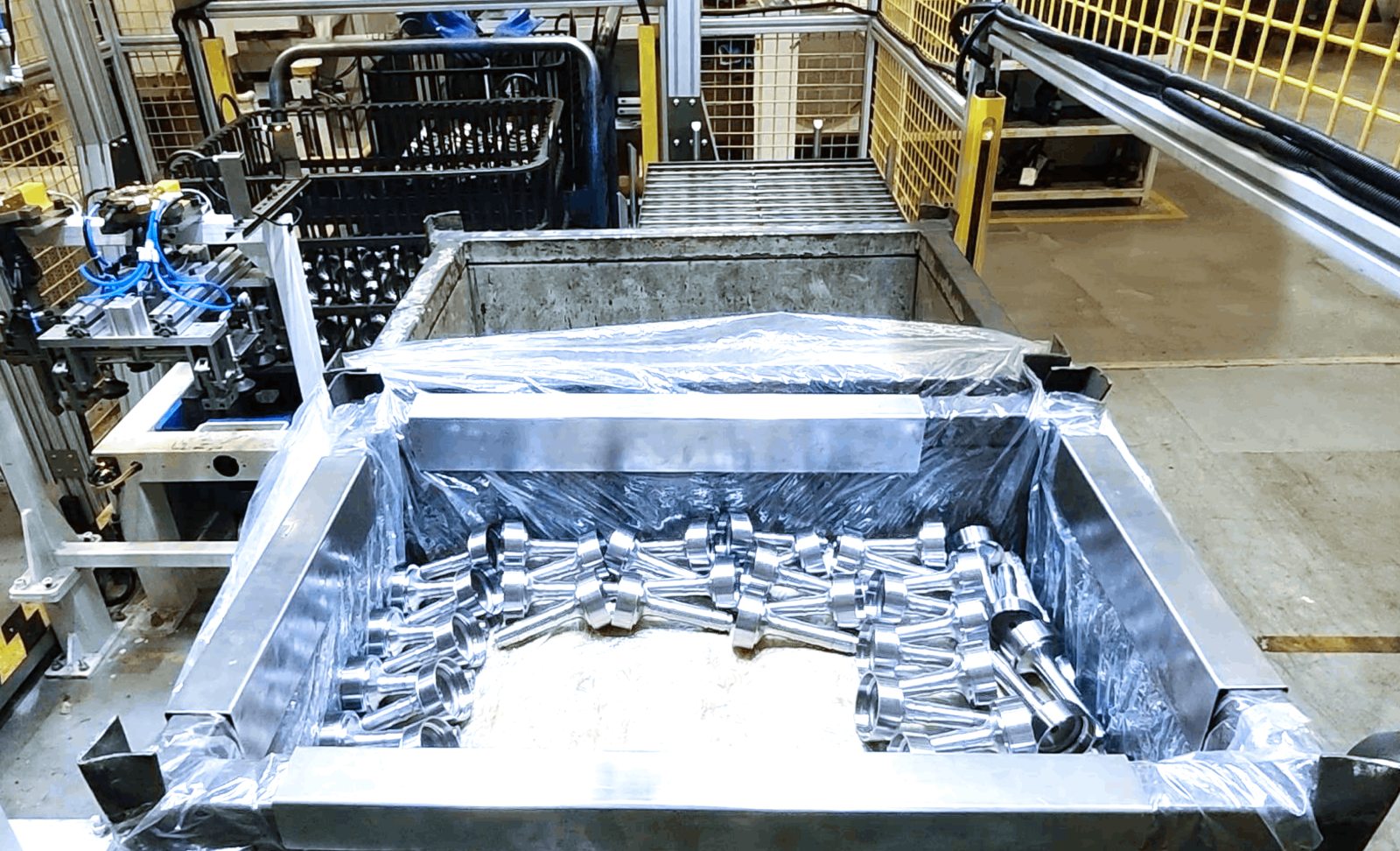 AI視覺引導花鍵軸上料、碼筐 | 某大型汽車零部件廠