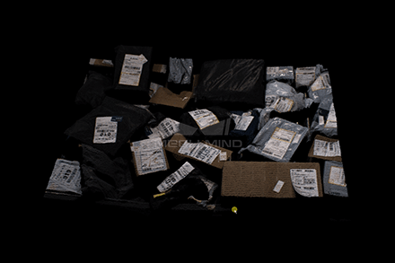 隨意擺放的真實快遞包裹